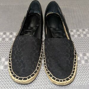 Coach June slip on Shoes!🖤